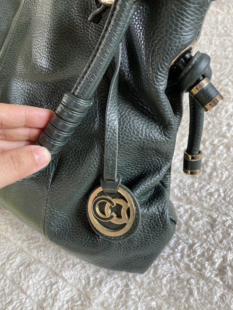 Crocodile Ladies Hobo/Shoulder Bag (Category: Shoulder Bags) located in Molave. Submitted by thrifthauls (Listing ID 1461204610, Image 2). Description: Genuine leather. No other issues other than faded and scratched hardwares. Signs of use lang. RFS: Decluttering Loc: Zamboanga del Sur, Mindanao .