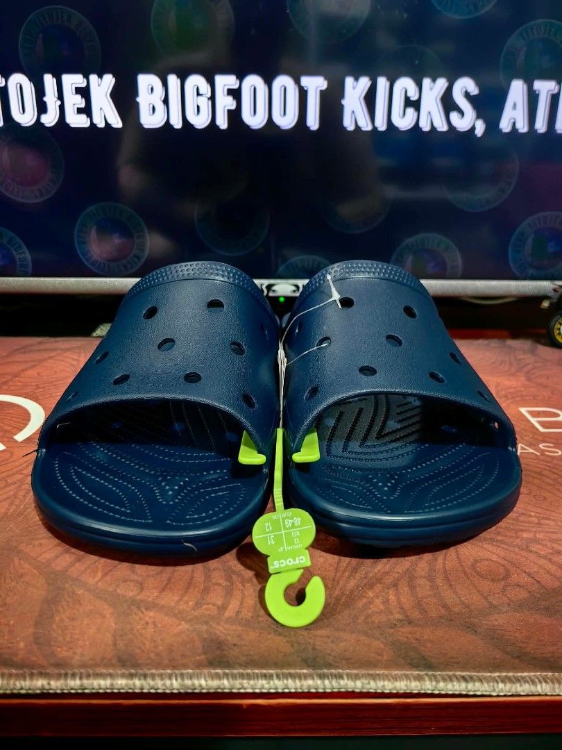 Crocs Saturday slide size 13 US (Category: Slippers & Slides) located in Pasig City. Submitted by titojek (Listing ID 1461171880, Image 2). Description: ⚠️ For sale only. 🔥 Brand new and legit Cr0cs Saturday slide (navy blue) size 13 US. 💵 1,600. Fixed price (2,245 SRP) 🛵 Lalamove or Grab ✈️ J&T and JRS (no rush shipping) 💳 Payment • Gcash or Security Bank ❌ Wala na akong meet up. ❌ Walang COD/COP. ❌ Walang Sh0pee checkout. 📍Pinagbuhatan, Pa