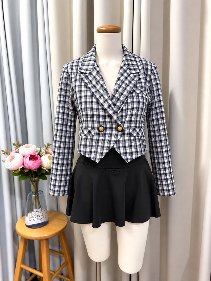 Crop Checkered Blue Blazer (Category: Coats, Jackets and Outerwear) located in Taguig. Submitted by vm.co (Listing ID 1461304705, Image 1). Description: Perfect for: • Corporate office wear • Business travel • Smart casual outfits • Rainy or cool weather • Capsule wardrobe • Everyday sophisticated styling Condition: Appears to be in very good preloved condition with no visible major stains, tears, or discoloration in the photo. A light steam will