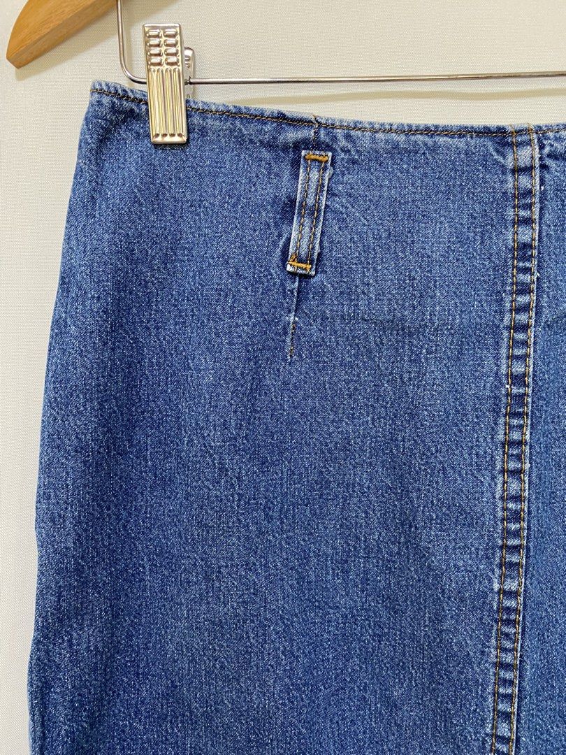 Crossroads Blue Denim Midi Skirt (Category: Skirts) located in Cavite. Submitted by cheonsa_sells (Listing ID 1461273822, Image 2). Description: - Classic blue denim midi skirt from Crossroads - Features a back zipper - Slit at the back hem for ease of movement - Belt loops on the waistband - Simple and versatile for casual outings.