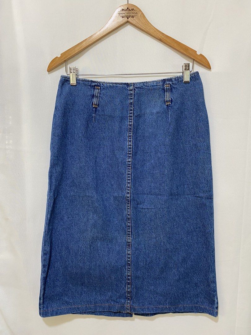 Crossroads Blue Denim Midi Skirt (Category: Skirts) located in Cavite. Submitted by cheonsa_sells (Listing ID 1461273822, Image 1). Description: - Classic blue denim midi skirt from Crossroads - Features a back zipper - Slit at the back hem for ease of movement - Belt loops on the waistband - Simple and versatile for casual outings.