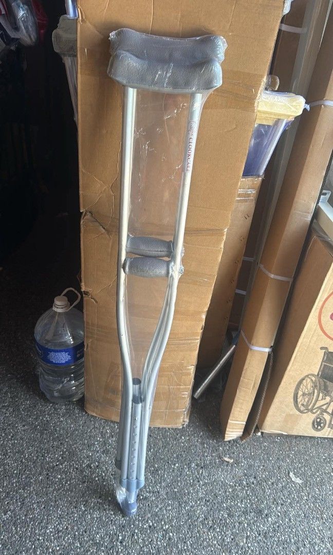 Crutches Saklay (Category: Medical Supplies & Tools) located in Quezon City. Submitted by judaimedonlineshop23 (Listing ID 1461271411, Image 1). Description: Brandnew Onhand Adjustable height deliver via lalamove.