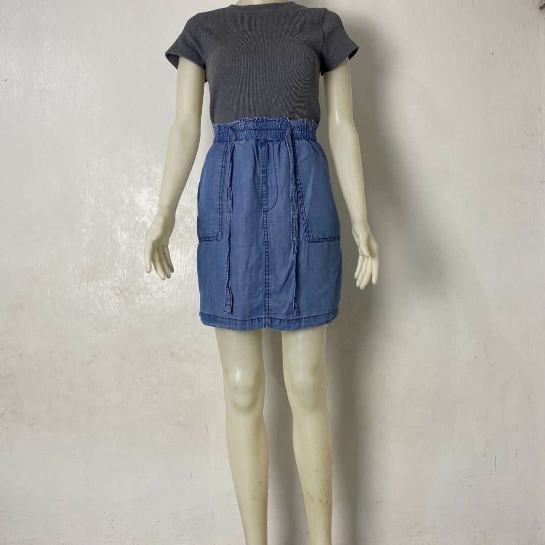 Dakota Blue 🌸 | Lightweight Denim Pull-On Skirt (Category: Skirts) located in Bulacan. Submitted by orc.ph (Listing ID 1461249711, Image 2). Description: Dakota Blue 🌸 | Lightweight Denim Pull-On Skirt Material Used: Cotton -Light Wash Denim -Elasticized Paperbag-Style Stretch Waistband with Drawstring -Large Front Patch Pockets -A-Line ‎-Size: L-XXL ‎-Waistline: 34"-40" ‎-Length: 19” ‎-Model: ‘’5’6, Waistline 28- Small to Medium Frame ‎ ‎Prist