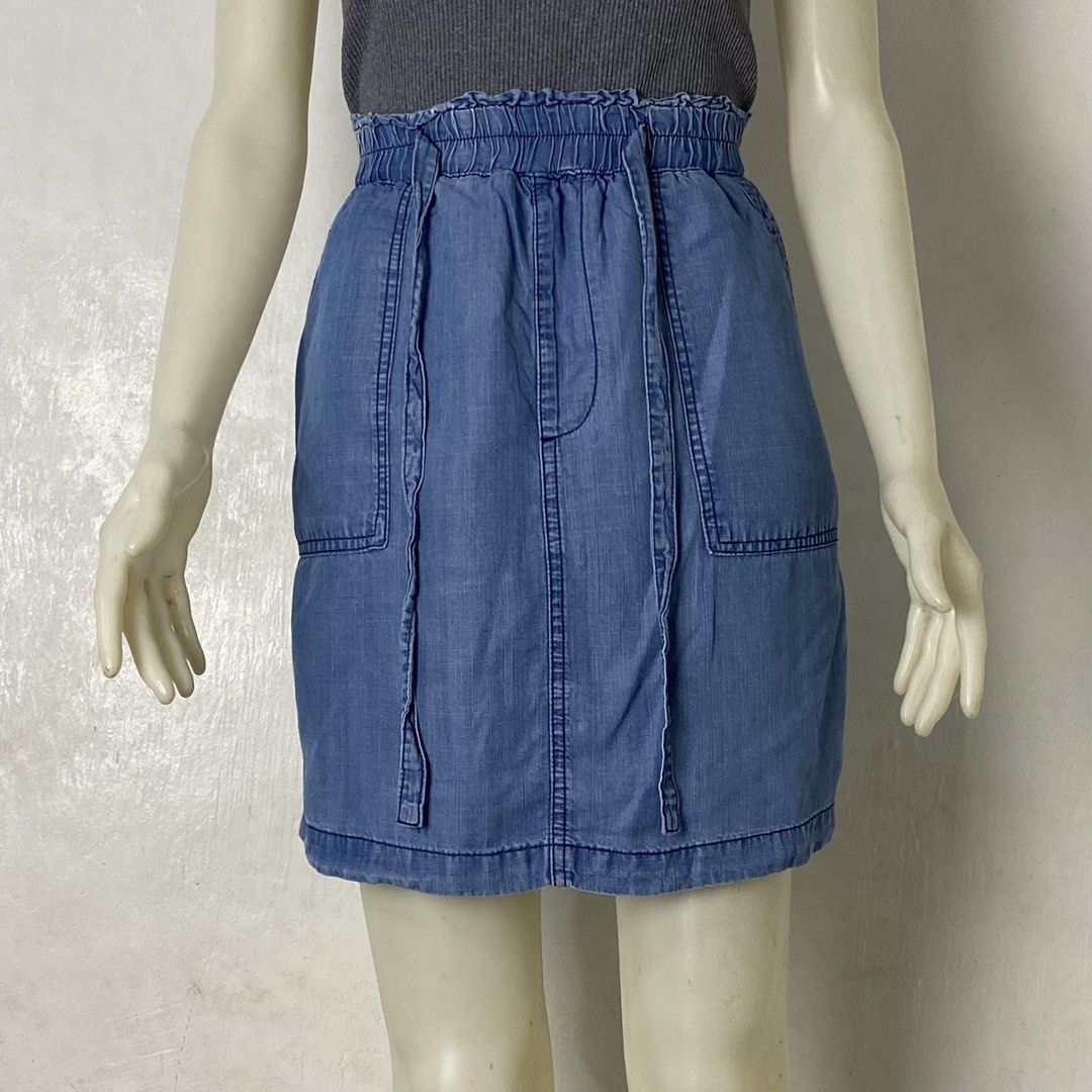 Dakota Blue 🌸 | Lightweight Denim Pull-On Skirt (Category: Skirts) located in Bulacan. Submitted by orc.ph (Listing ID 1461249711, Image 3). Description: Dakota Blue 🌸 | Lightweight Denim Pull-On Skirt Material Used: Cotton -Light Wash Denim -Elasticized Paperbag-Style Stretch Waistband with Drawstring -Large Front Patch Pockets -A-Line ‎-Size: L-XXL ‎-Waistline: 34"-40" ‎-Length: 19” ‎-Model: ‘’5’6, Waistline 28- Small to Medium Frame ‎ ‎Prist