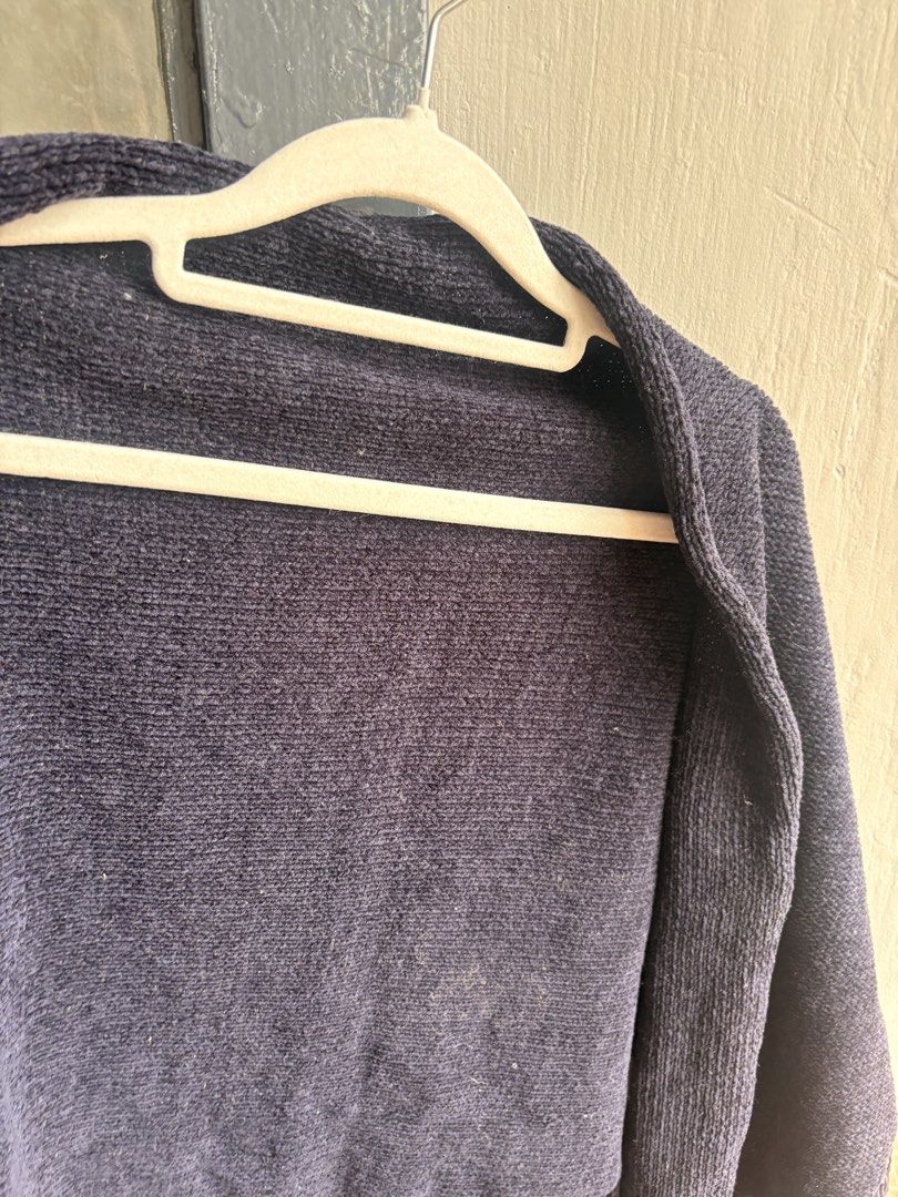 Dark Navy Knit Poncho with Fringe (Category: Coats, Jackets and Outerwear) located in Cainta. Submitted by declutteringprelovedbyzelle (Listing ID 1461247156, Image 3). Description: - Cozy dark navy knit poncho - Features stylish fringe detail along the hem - Easy to wear over any outfit - Provides extra warmth and style - Ideal for layering in cooler weather - A versatile addition to your wardrobe.