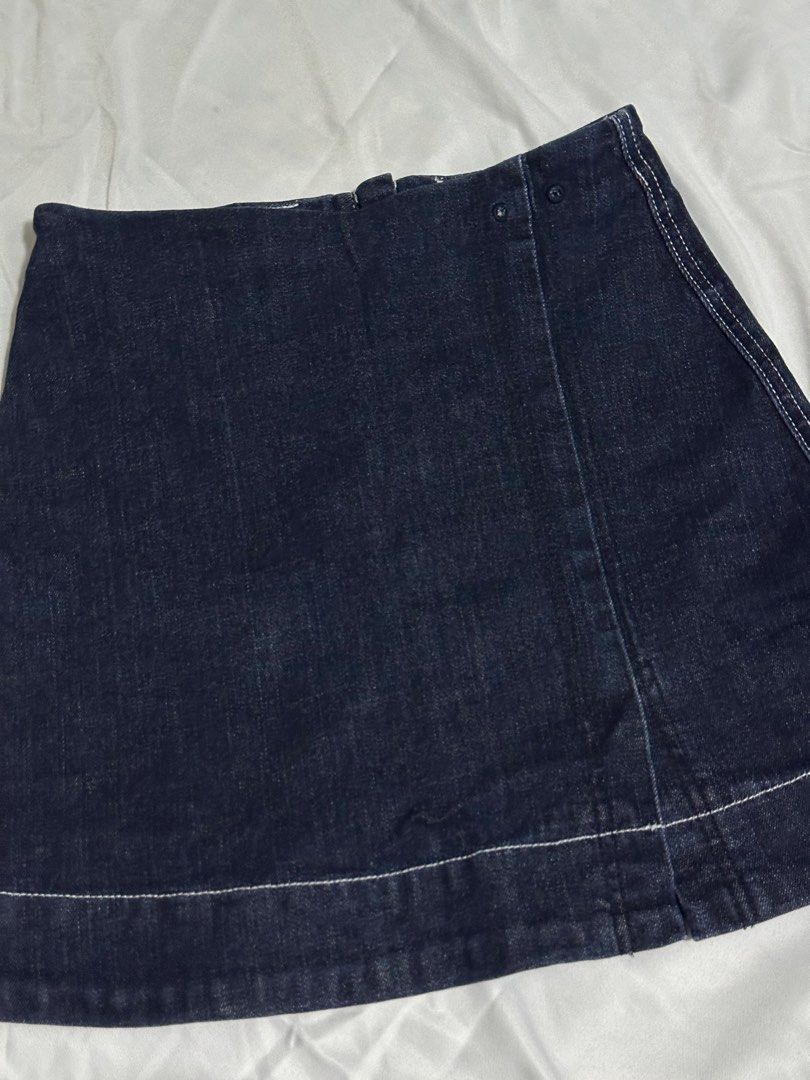 Dark washed Denim Skirt (Category: Skirts) located in Quezon City. Submitted by declutter.yna (Listing ID 1461268884, Image 1). Description: .