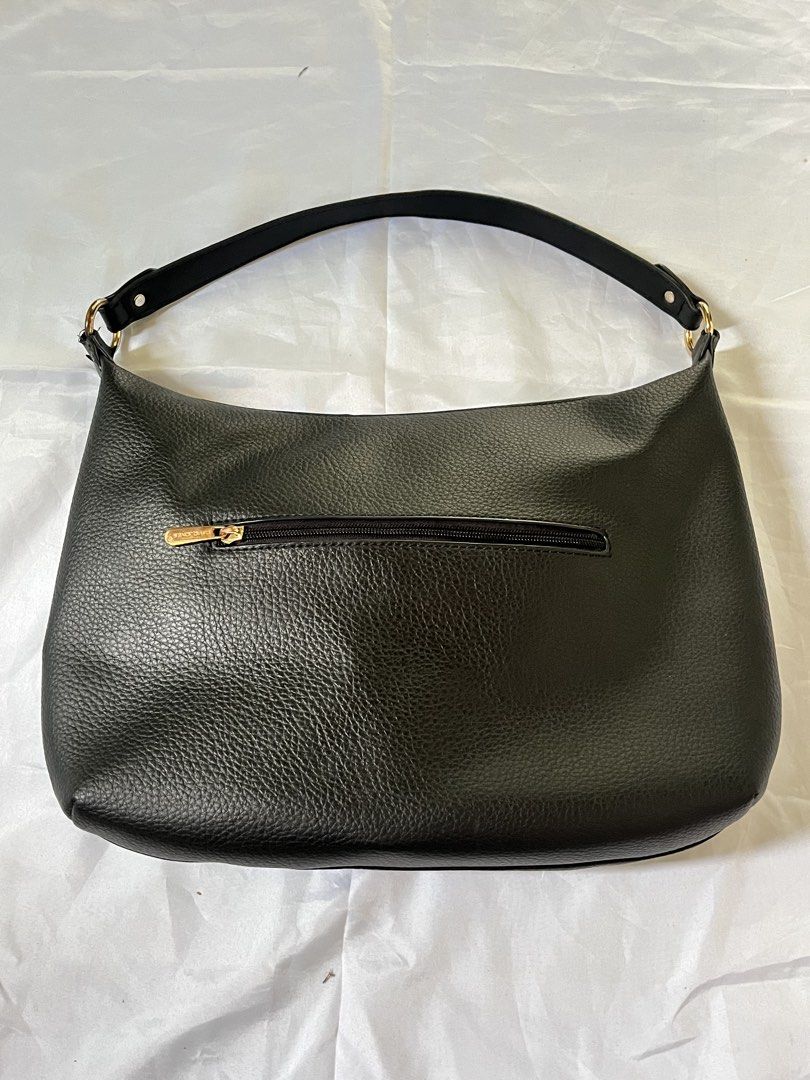 David Jones Hobo Bag (Category: Luxury Bags & Wallets) located in San Fernando. Submitted by lexuexs (Listing ID 1461170585, Image 3). Description: 💌 no issue 💌 bought this on orange app 💌 lightly used (my school bag) ❕non negotiable (buyer will shouder the sf) ❕can do vc for viewing of the product ❕do not dm if unsure — let's not waste each other's time ;) .