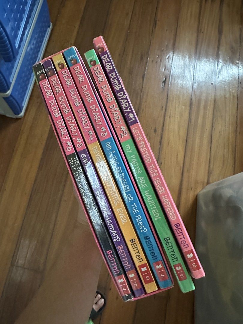Dear Dumb Diary Set of 6 (Category: Children's Books) located in Manila. Submitted by declutteringlot (Listing ID 1461214818, Image 1). Description: .
