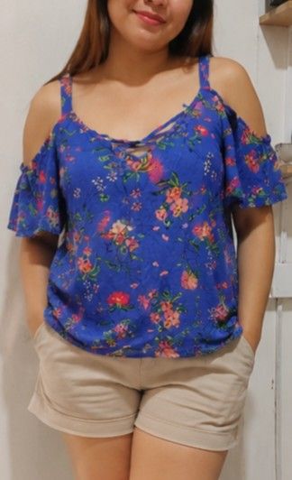 Decluttering (Category: Rompers) located in Manila. Submitted by fastrabbit.869d2d (Listing ID 1461161290, Image 3). Description: - Striped romper with pockets - Black tank top with silver neckline embellishments - Blue floral cold shoulder top with criss-cross detail - Teal tropical print cold shoulder top - Olive green spaghetti strap bodysuit - Perfect for mixing and matching - Comfortable and stylish pieces.