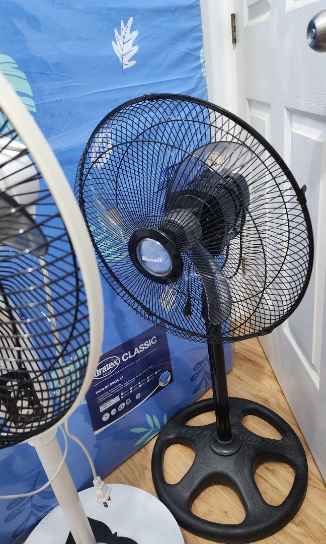Defective fans (Category: Fans) located in Caloocan City. Submitted by s.go2014 (Listing ID 1461285396, Image 2). Description: defective stand fans hanabishi dowell not working / have issues.