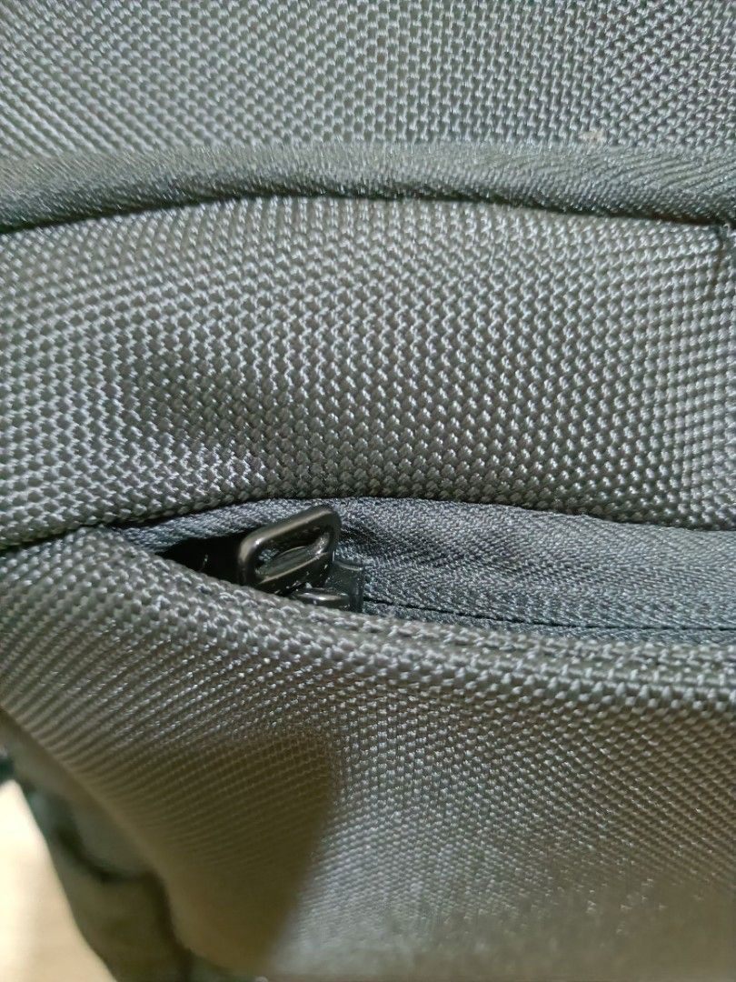Dell Laptop Bag (Category: Other Accessories) located in Quezon City. Submitted by icergo (Listing ID 1461256537, Image 3). Description: Selling Dell Laptop Bag Has some missing zipper pullers and minor stain inside bag. But overall good condition.
