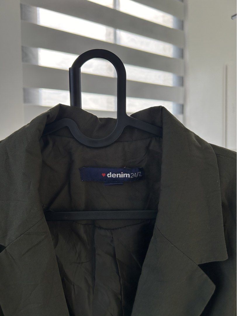 Denim 24/7 Olive Green Single Button Blazer ( (Category: Coats, Jackets and Outerwear) located in Dasmarinas. Submitted by sfclosetcleanup (Listing ID 1461145776, Image 2). Description: Denim 24/7 Dark Olive Green Casual Blazer (M) 17 x 30.
