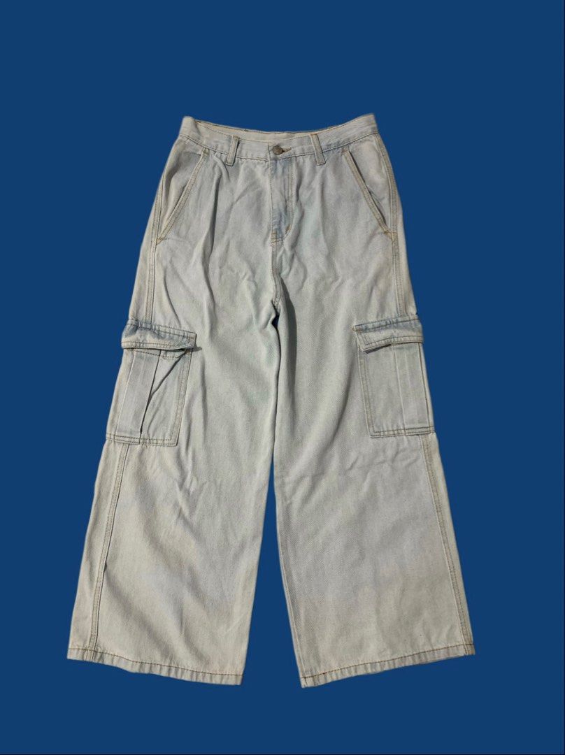 denim pale blue cargo pants (Category: Jeans) located in Naga. Submitted by cydie.finds (Listing ID 1461310568, Image 2). Description: •naga city,camsur -jnt/meetup •gcash.