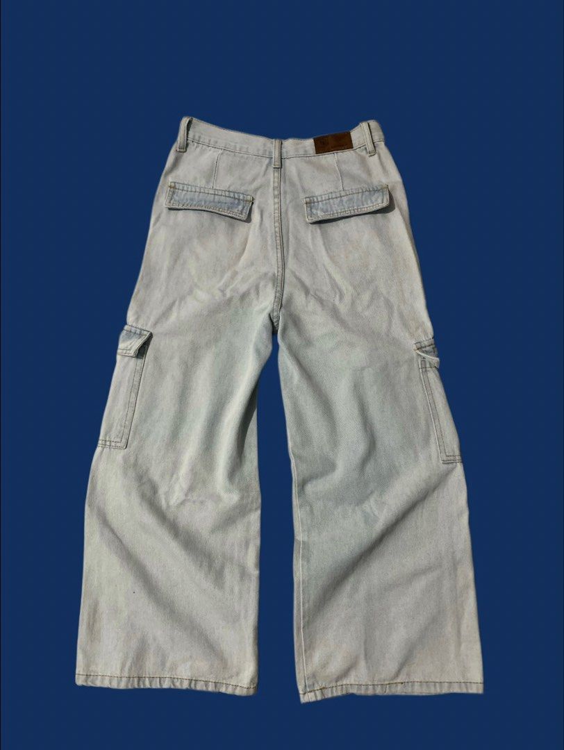 denim pale blue cargo pants (Category: Jeans) located in Naga. Submitted by cydie.finds (Listing ID 1461310568, Image 1). Description: •naga city,camsur -jnt/meetup •gcash.