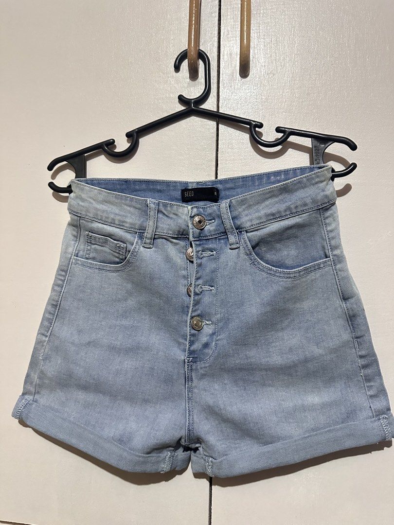 Denim shorts (Category: Shorts) located in Tandag. Submitted by kawaiispreloved (Listing ID 1461254803, Image 1). Description: Small to semi medium Stretchable 26 waistline Good as brand new .