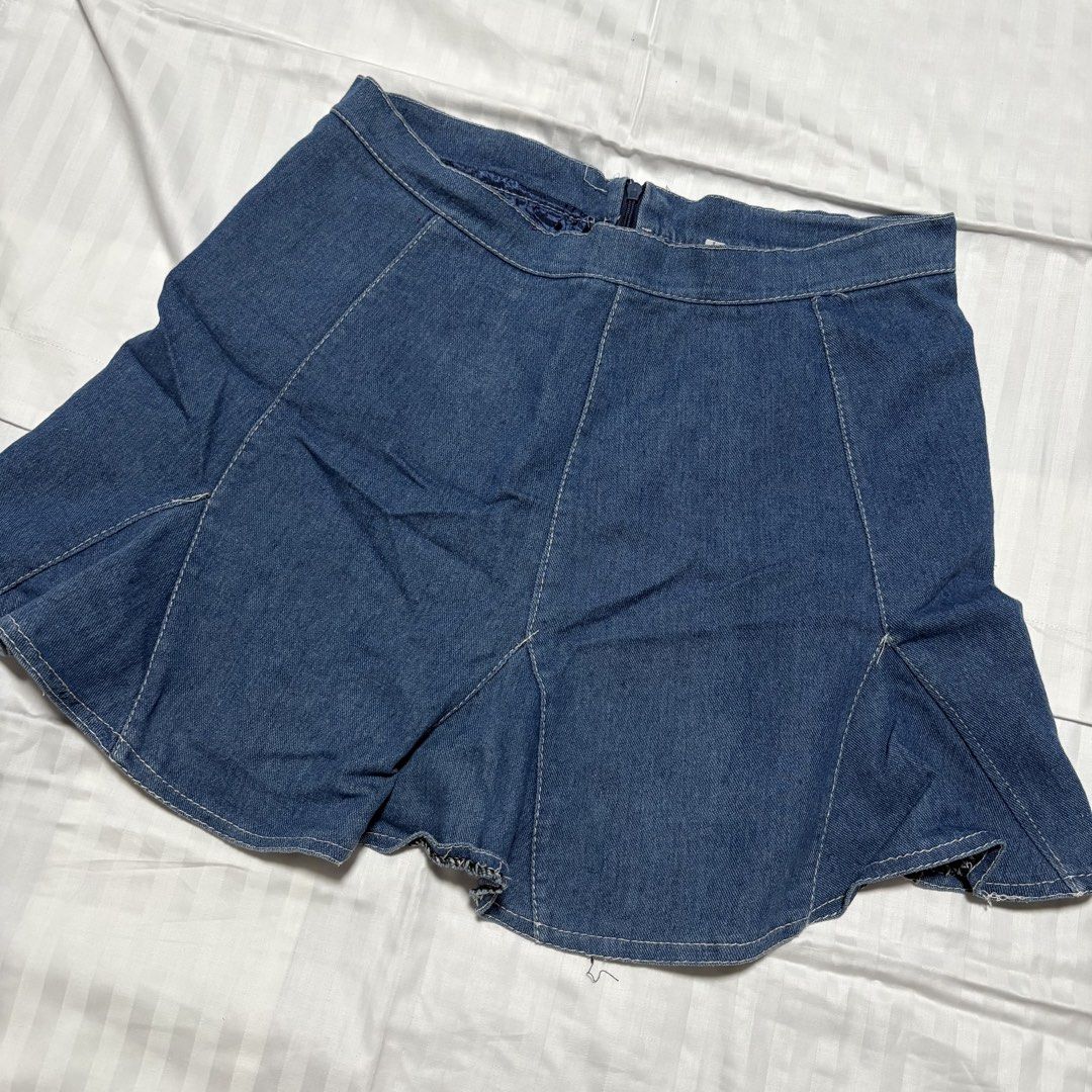 Denim Skirt with Inner Lining - Size L (Category: Skirts) located in Pasay City. Submitted by nicoletlntn_ (Listing ID 1461257715, Image 1). Description: - Blue denim skirt - Flared hem with panel detailing - Dark blue inner lining - Zipper closure at the back - Size L - Ideal for casual wear.