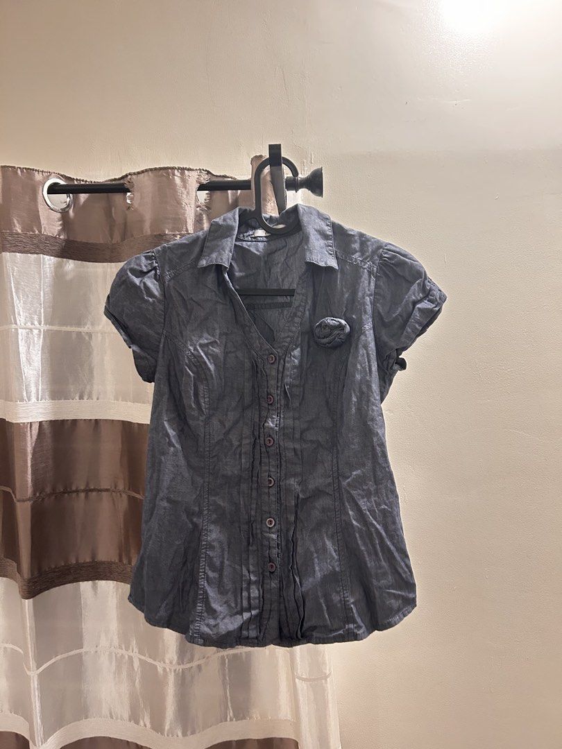 denim v neck top (Category: Blouses) located in Quezon City. Submitted by manqofloater (Listing ID 1461245727, Image 2). Description: s-m.