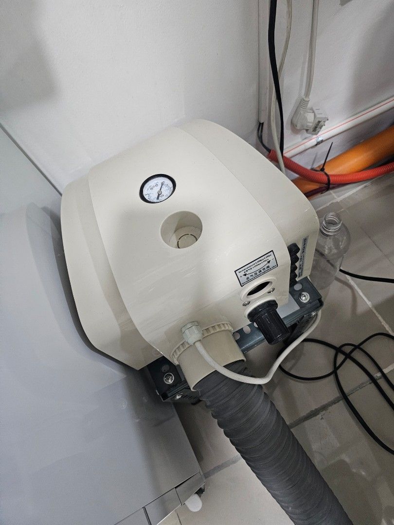 Dental Chair Unit (Category: Medical Supplies & Tools) located in Mandaluyong City. Submitted by kahelcustoms (Listing ID 1461302438, Image 3). Description: For Sale Dental Chair No issue, check all you want intraoral and monitor are not included Pickup only at Mandaluyong.