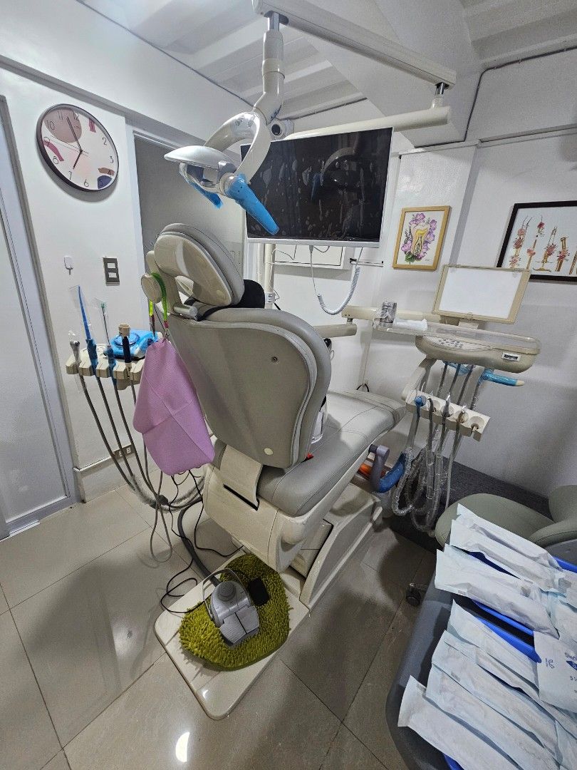 Dental Chair Unit (Category: Medical Supplies & Tools) located in Mandaluyong City. Submitted by kahelcustoms (Listing ID 1461302438, Image 1). Description: For Sale Dental Chair No issue, check all you want intraoral and monitor are not included Pickup only at Mandaluyong.