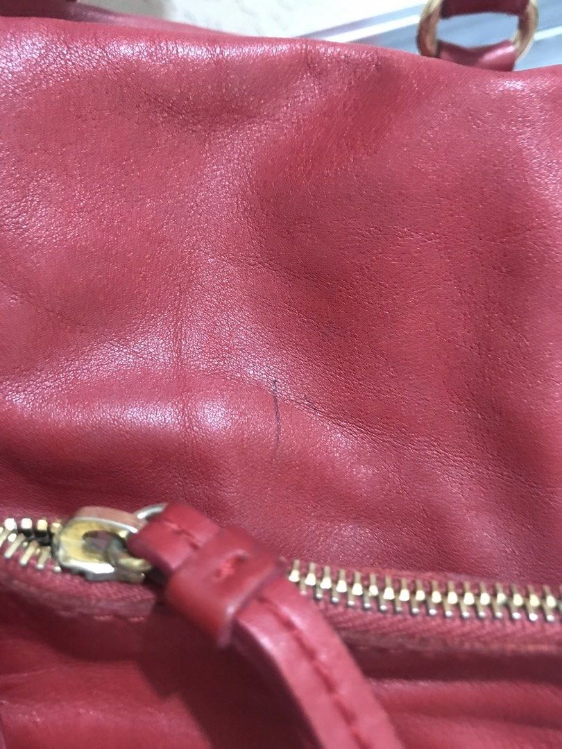 D&G (Category: Tote Bags) located in Balete No 2. Submitted by troyesybang (Listing ID 1461174808, Image 3). Description: May rust sa isang rivets Leather used X sensi Vtg dg X Bart.