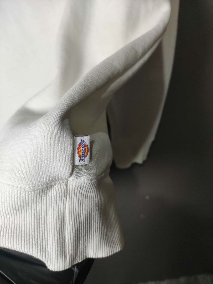 Dickies (Category: Activewear) located in Batangas. Submitted by andifits.ph (Listing ID 1461293592, Image 3). Description: White Dickies Sweatshirt - Size XXL Can fit to XL "23.5 x 28" No issue - Features classic Dickies logo on front - Perfect for casual wear - Comfortable and durable.