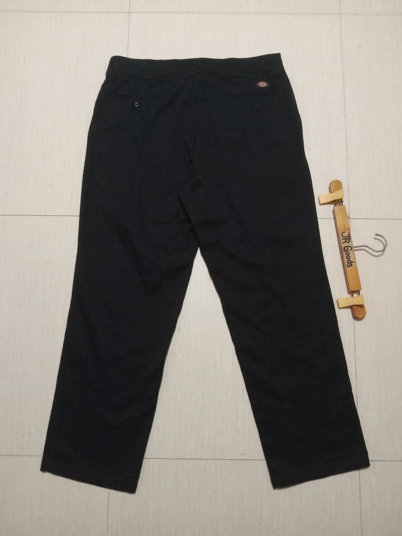 Dickies 874 (Category: Trousers) located in Tanay. Submitted by jrgoods (Listing ID 1461255773, Image 3). Description: - Dickies 874 - Color: Black Size 40 Length 42.5 Hem 9.5 Good as new condition 899+ship Tanay Rizal location Shipping Nationwide - Fit: Original - Material: 65% Polyester, 35% Cotton - Features: Durable and comfortable - Ideal for: Work or casual wear - Ready for a new owner!.