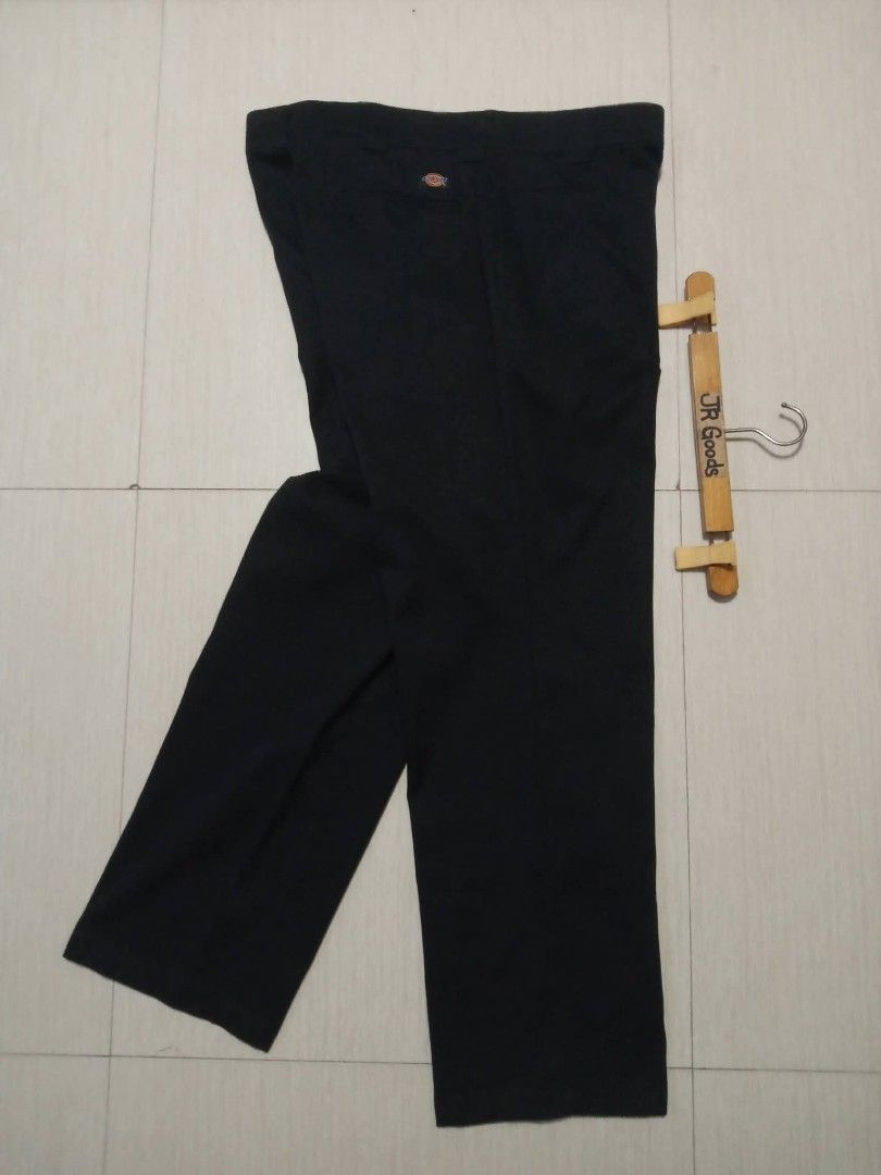 Dickies 874 (Category: Trousers) located in Tanay. Submitted by jrgoods (Listing ID 1461255773, Image 1). Description: - Dickies 874 - Color: Black Size 40 Length 42.5 Hem 9.5 Good as new condition 899+ship Tanay Rizal location Shipping Nationwide - Fit: Original - Material: 65% Polyester, 35% Cotton - Features: Durable and comfortable - Ideal for: Work or casual wear - Ready for a new owner!.