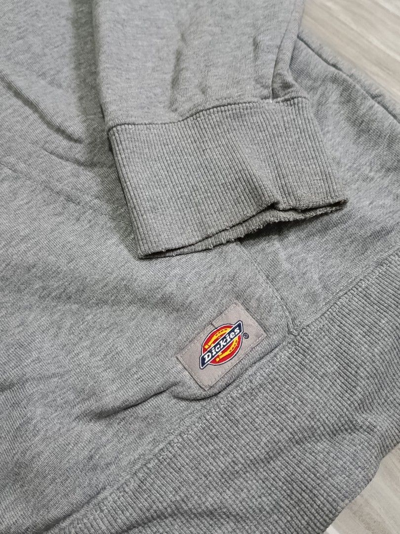 DICKIES OG LOGO HOODIE JACKET (freeshipping) (Category: Coats, Jackets and Outerwear) located in Quezon City. Submitted by gyl-stop (Listing ID 1461128937, Image 3). Description: free shipping heavy cotton 25 x 29 very good condi cr: 9.5/10 issue: distress sa ribbings and dun sa lace hole.