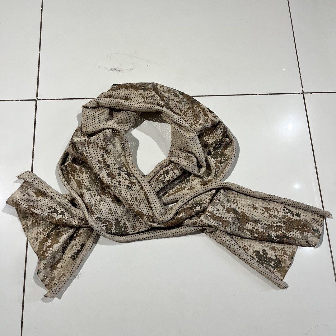 Digital Camo Mesh Scarf (Category: Coats, Jackets and Outerwear) located in Valencia. Submitted by yaku_lux (Listing ID 1461124940, Image 1). Description: Lightweight digital camo scarf (tan/brown/grey). Versatile for tactical or fashion. Breathable, 60" long..