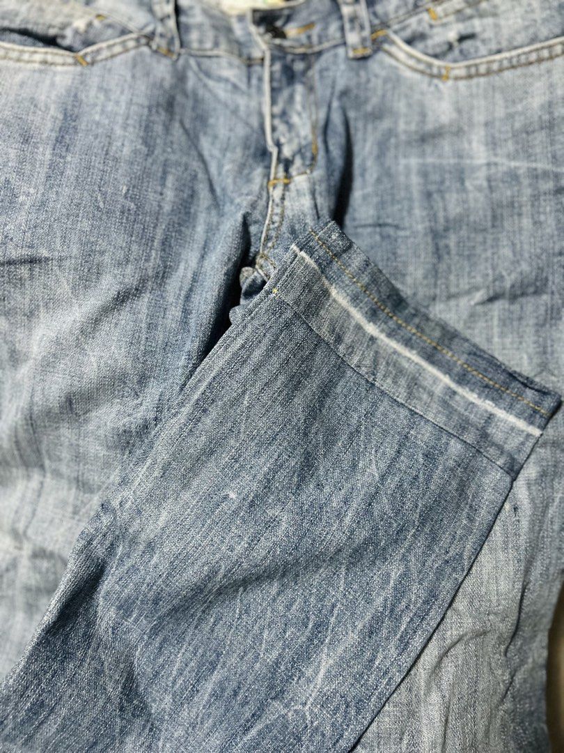 DOLCE GABBANA (Category: Jeans) located in Davao. Submitted by sart0ria85 (Listing ID 1461268356, Image 3). Description: - Authentic Dolce & Gabbana Men's Jeans in 100% COTTON - Light blue wash with distressed detailing MADE IN ITALY 🇮🇹 - Size 48/XXLARGE/ SIZE 14 VERY GOOD CONDITION (88/100) .