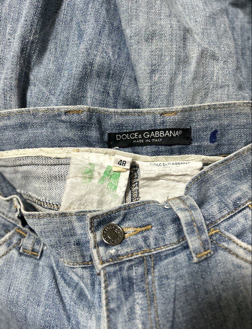 DOLCE GABBANA (Category: Jeans) located in Davao. Submitted by sart0ria85 (Listing ID 1461268356, Image 2). Description: - Authentic Dolce & Gabbana Men's Jeans in 100% COTTON - Light blue wash with distressed detailing MADE IN ITALY 🇮🇹 - Size 48/XXLARGE/ SIZE 14 VERY GOOD CONDITION (88/100) .