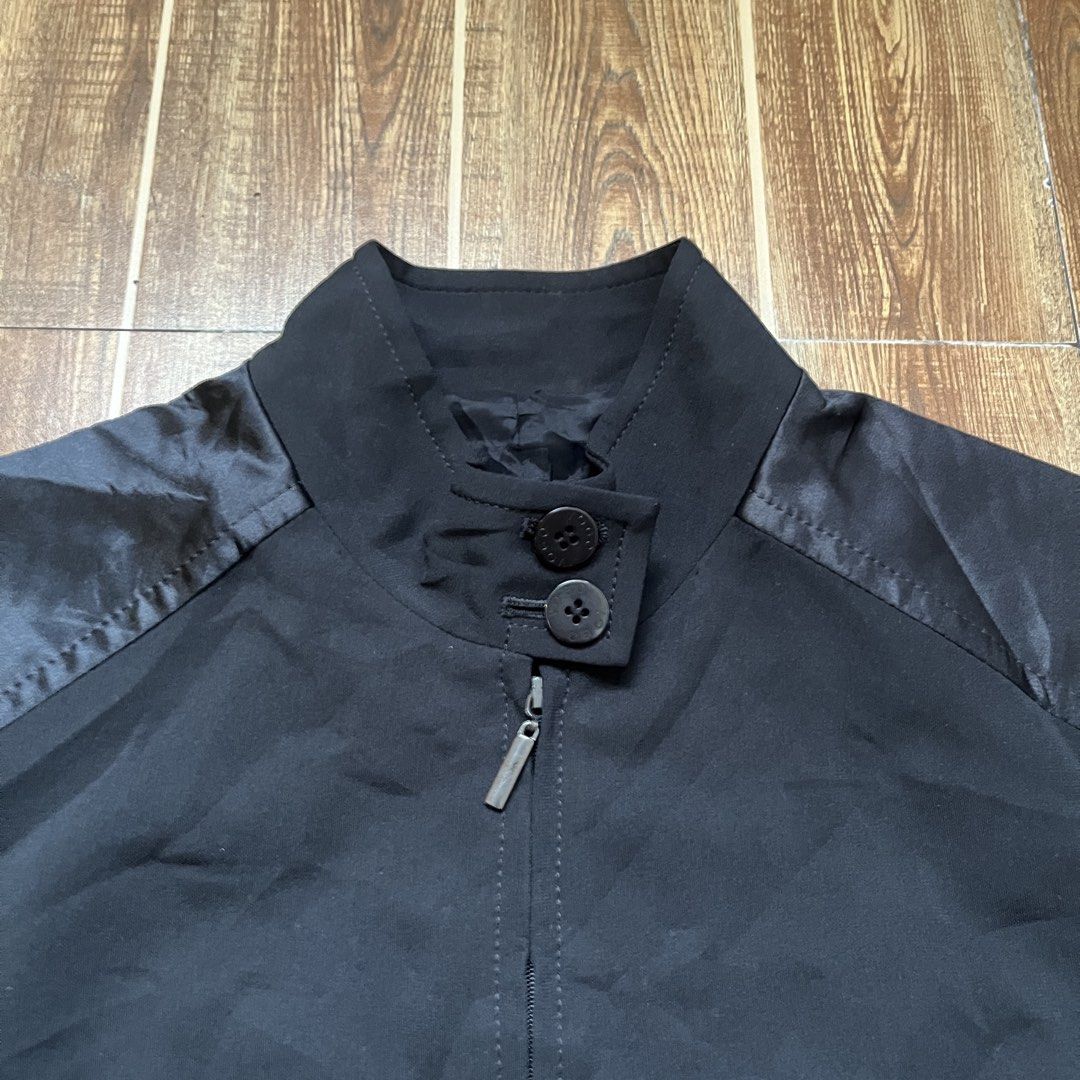 Double Zip Shoulder Padded Boxy Biker Jacket (Category: Coats, Jackets and Outerwear) located in San Pedro. Submitted by kozaamigz (Listing ID 1461270950, Image 3). Description: READ THIS BEFORE YOU BUY! 🏷️ Double Zip Shoulder Padded Boxy Biker Jacket ❗️Off/Authentic, No Tags ❗️10/10 Color Rate (Color : Black ) ❗️ Condition ❗️Issue/s : None Negotiable 💎 Dimes : (In Inches) W : 19 (Pit to Pit) L : 22.5 (Fits S - M) Click my profile and check out