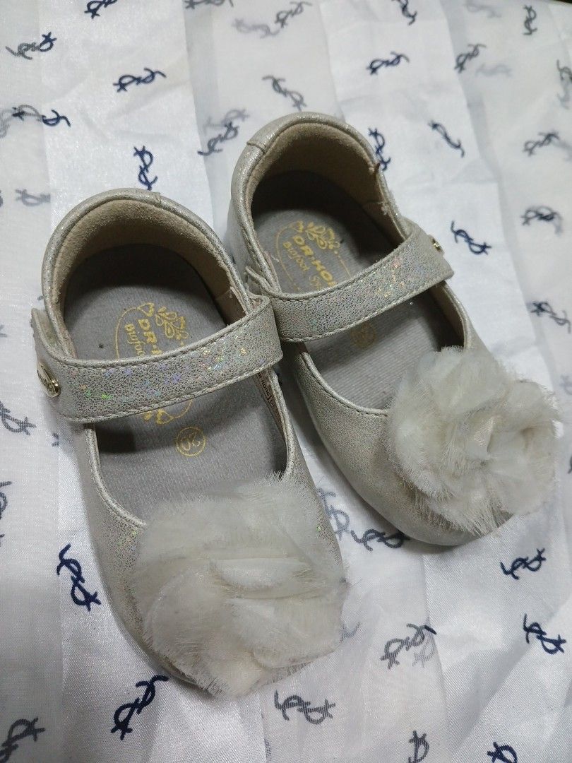 Dr. Kong Baby Shoes (Category: Babies & Kids Fashion) located in La Trinidad. Submitted by dashopperist (Listing ID 1461225511, Image 1). Description: - Adorable silver glitter shoes for your little one. - Features a sparkly strap for a secure and stylish fit. - Decorated with a fluffy flower accent on the front. - Sole includes a grip pattern for enhanced stability and safety. - Designed for easy on and off. - Perfect for parties, special occasi