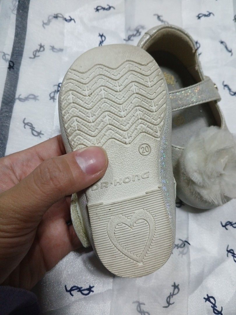 Dr. Kong Baby Shoes (Category: Babies & Kids Fashion) located in La Trinidad. Submitted by dashopperist (Listing ID 1461225511, Image 3). Description: - Adorable silver glitter shoes for your little one. - Features a sparkly strap for a secure and stylish fit. - Decorated with a fluffy flower accent on the front. - Sole includes a grip pattern for enhanced stability and safety. - Designed for easy on and off. - Perfect for parties, special occasi