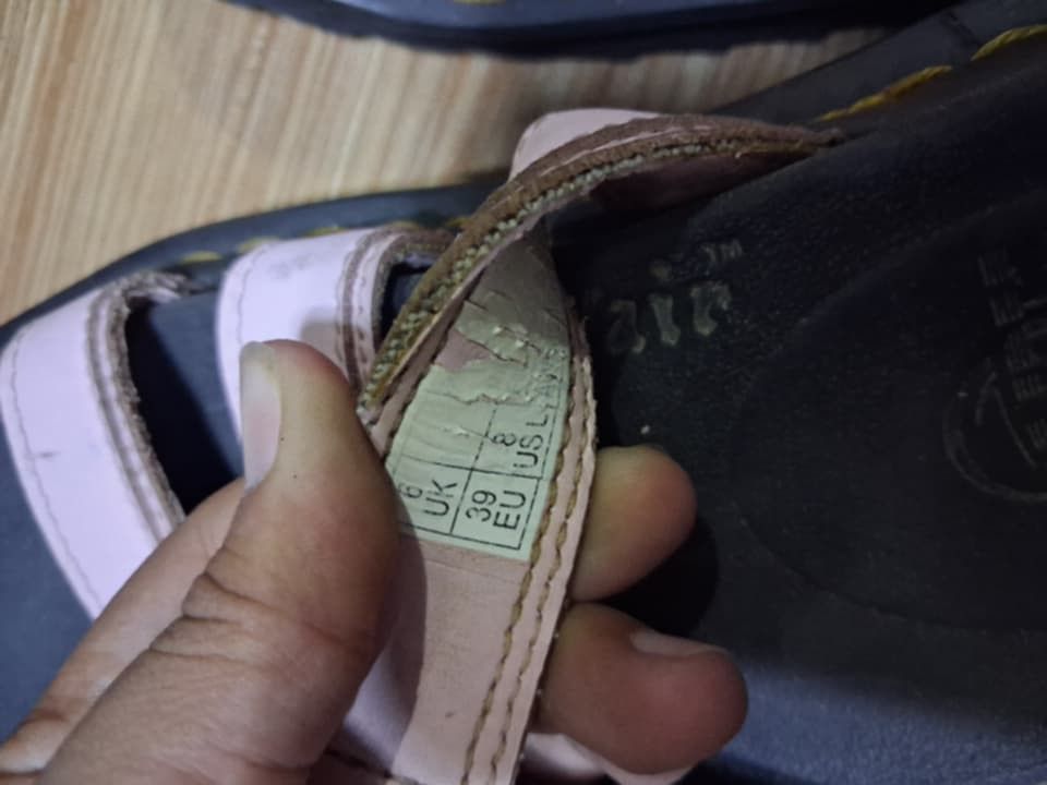 Dr martens sandal (Category: Slippers and slides) located in Koronadal. Submitted by glads08089 (Listing ID 1461236473, Image 3). Description: Dr martens sandal size 39 in tag.