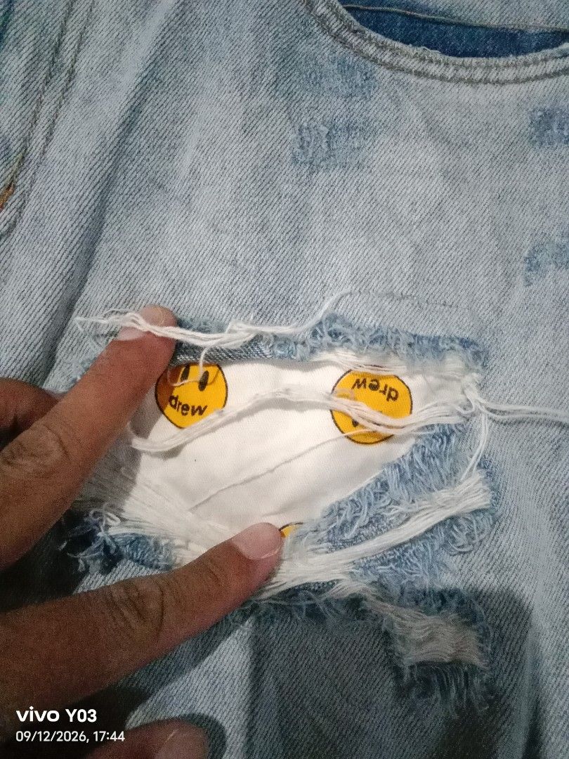 Drew (Category: Jeans) located in Cabuyao City. Submitted by blake657 (Listing ID 1461229534, Image 3). Description: drew pan's no issue good condition .