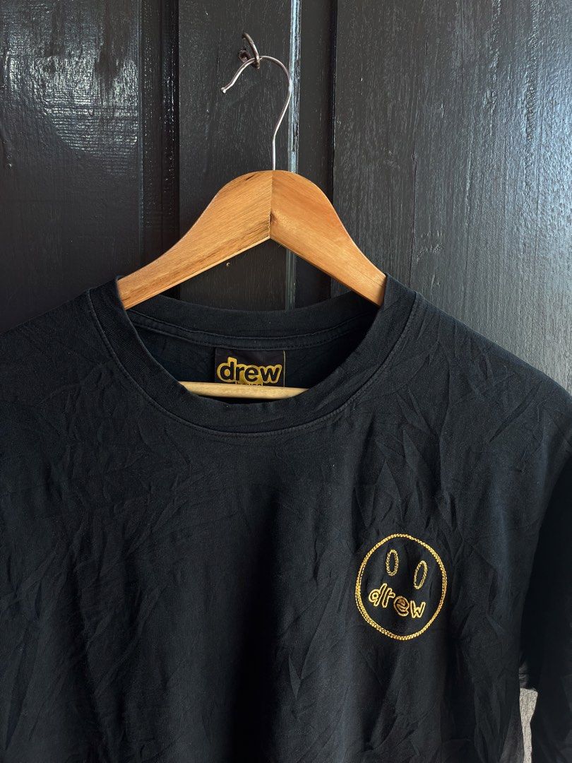DREW (Category: Tshirts & Polo Shirts ) located in Ipil. Submitted by cris_1999_fire (Listing ID 1461231690, Image 3). Description: DREW (off) Width: 20.5 Length:27.5 No issue Excellent.