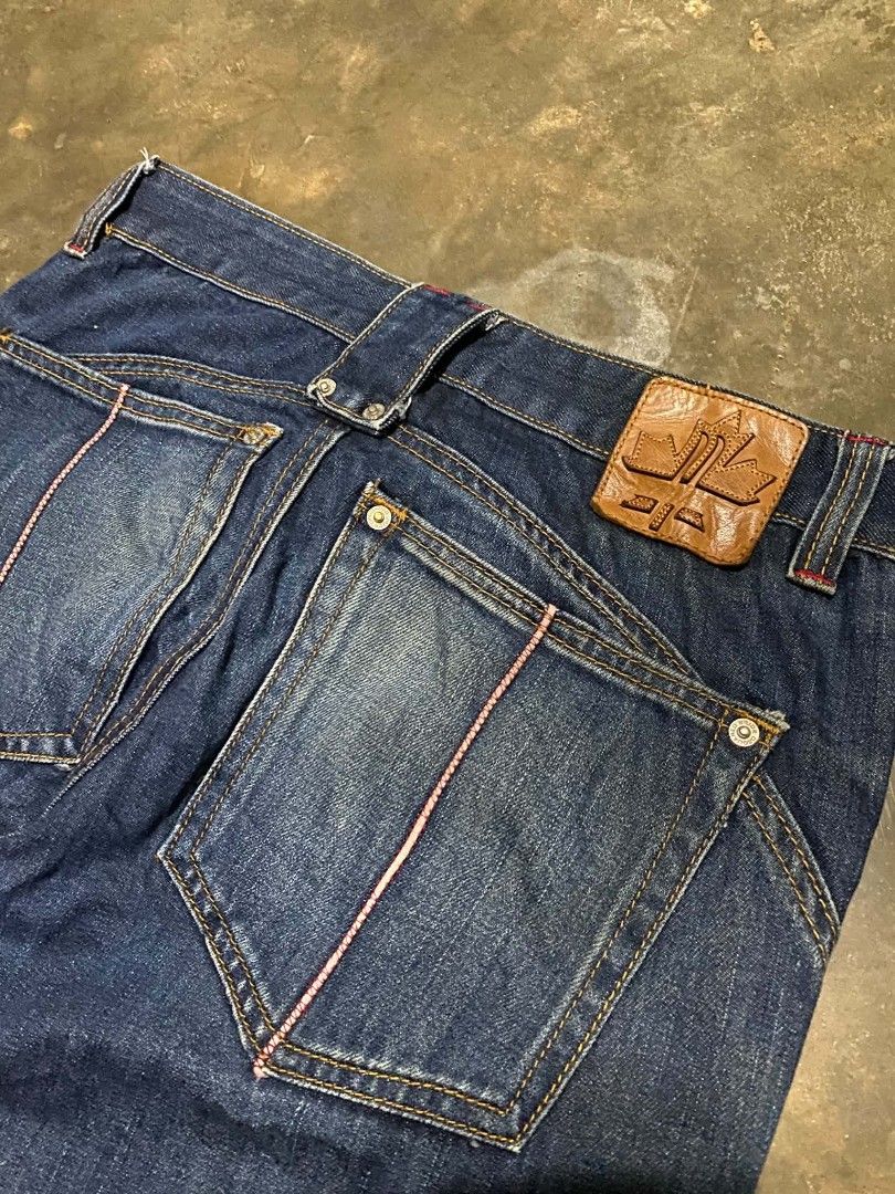 DSQUARED2 Men's Pants (Category: Jeans) located in Taguig. Submitted by althriftdailyloots94 (Listing ID 1461266264, Image 2). Description: - Size: 31 waist - Dark wash denim jeans - Classic five-pocket style - Iconic DSQUARED2 branding on button and leather patch - Red stitching detail on back pockets - Straight leg fit - Ideal for everyday wear issue: need wash .
