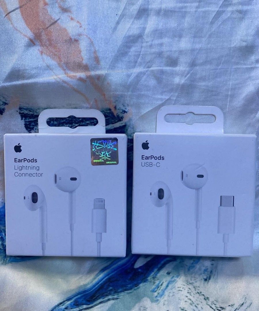 Earpods lightning connector (Category: Headphones & Headsets) located in Manila. Submitted by milasgadgetph (Listing ID 1461320407, Image 1). Description: .