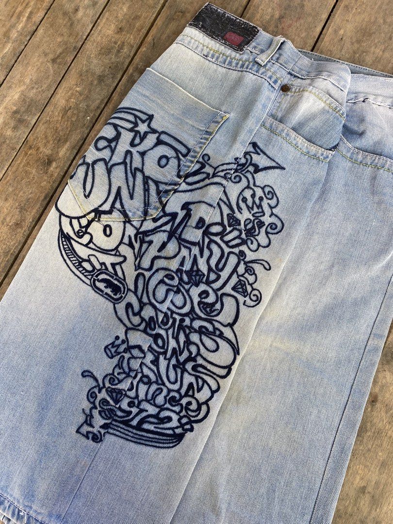 ECKO UNLTD BIG EMBROIDERY (Category: Shorts) located in Manila. Submitted by bottomswrldwidev2 (Listing ID 1461138057, Image 3). Description: ECKO UNLTD BIG EMBROIDERY | JORTS Waist: 38 Lenght: 26 Thigh: 15 Hem: 12 Condi: 9.9/10 - goodcondi (fade patch) .