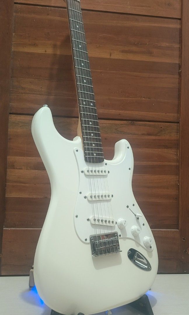 electric guitar squier ht (Category: Musical Instruments) located in Mandaluyong City. Submitted by jm0296 (Listing ID 1461299940, Image 3). Description: stratocaster bullet ht by squier good na good sa nag aaral palang at gusto ng stratocaster pero ayaw sa tremolo cosmetic: 8/10 (paint dents, paint hairline, dents) over all pogi padin pearl white color way pickup:sss type 5 way switch selector vol, tone1, tone2 knobs setup: low action intonation