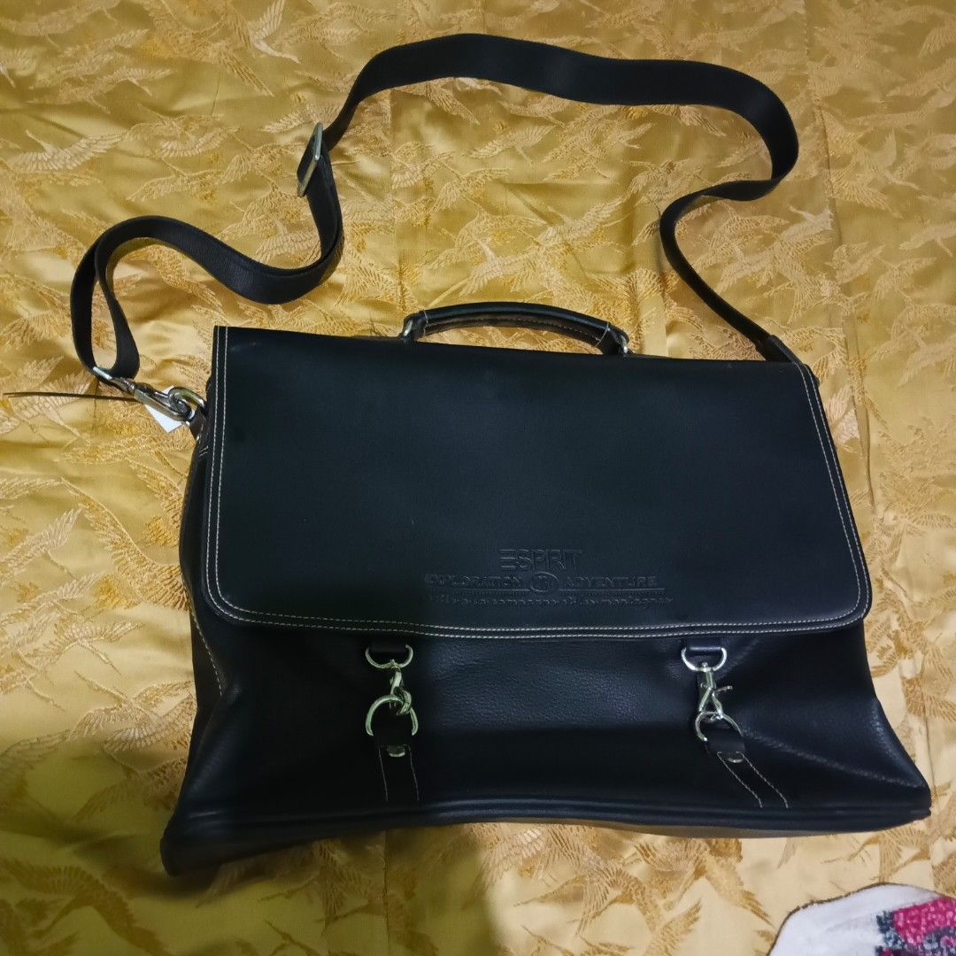 ESPRIT Black Messenger/Briefcase Bag (Category: Sling Bags) located in Manila. Submitted by sirr_mikee (Listing ID 1461115892, Image 1). Description: Brand: ESPRIT ‎ ‎Condition (9.5/10): Pre-loved with minimal signs of use/flaws. Please refer to the photos for the actual condition. ‎ ‎Dimensions ‎Length: 15 inches to 16 inches ‎Height: 13 inches ‎Width: 5 inches ‎ ‎Features: Synthetic Leather, Can be used as a hand carry, shoulder bag, or crossbo