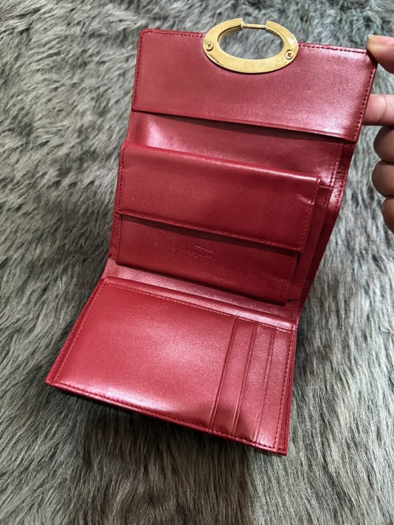 Esquire Wallet (Category: Wallets & Card holders) located in Surigao. Submitted by surplusbox (Listing ID 1461317535, Image 3). Description: Medium size wallet leather in verygood condition, no flaws, what u see is what u get.
