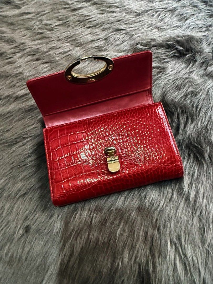 Esquire Wallet (Category: Wallets & Card holders) located in Surigao. Submitted by surplusbox (Listing ID 1461317535, Image 2). Description: Medium size wallet leather in verygood condition, no flaws, what u see is what u get.
