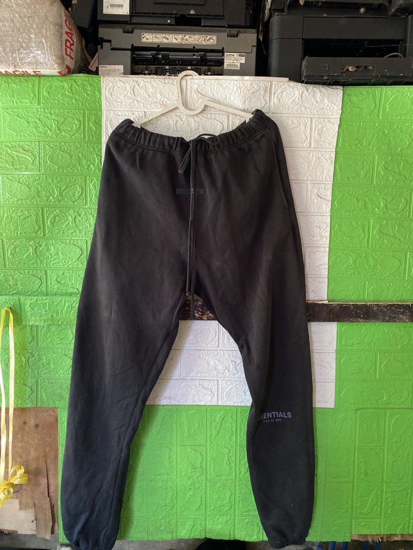 Essentials Jogger (Category: Joggers) located in Manolo Fortich. Submitted by seishourou (Listing ID 1461127288, Image 1). Description: Need wash Color rate 9/10 Minor scratch sa likod.