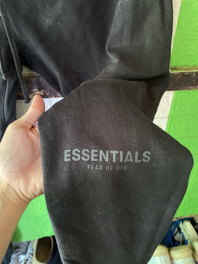 Essentials Jogger (Category: Joggers) located in Manolo Fortich. Submitted by seishourou (Listing ID 1461127288, Image 3). Description: Need wash Color rate 9/10 Minor scratch sa likod.