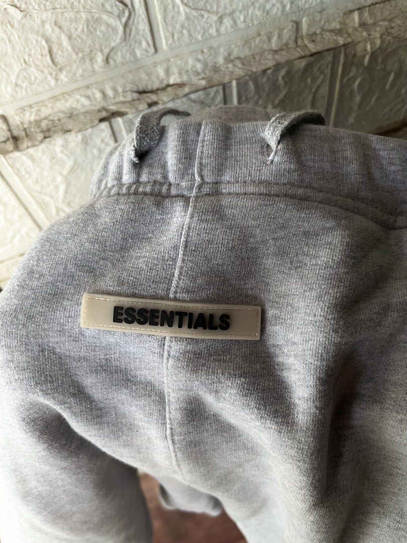 ESSENTIALS SWEAT SHORT (Category: Shorts) located in Asuncion (Saug). Submitted by carls_thrift21 (Listing ID 1461257020, Image 3). Description: ESSENTIALS Size: Medium(30-33) Dimes: 19.4/18 Excellent Condition 10/10 Color Rate 📩📥.