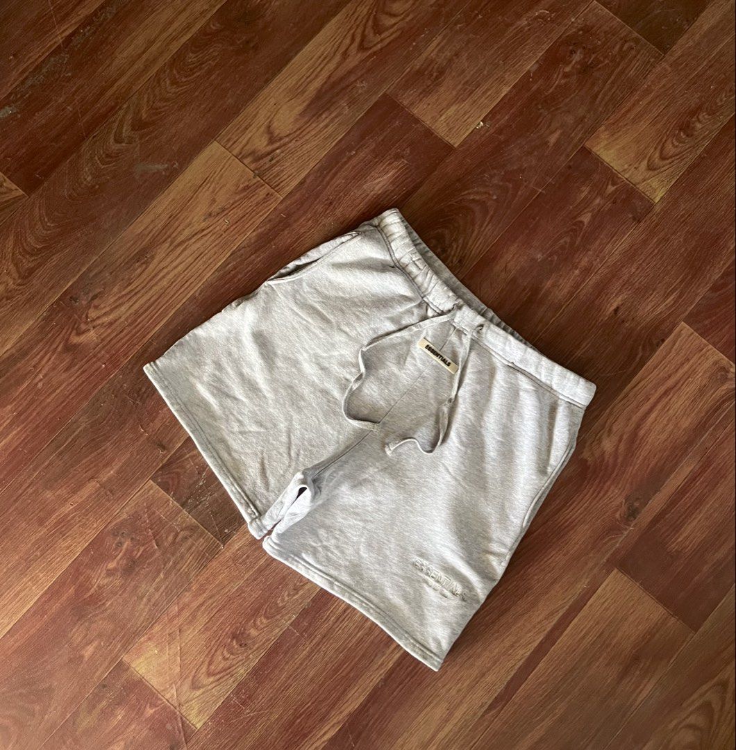 ESSENTIALS SWEAT SHORT (Category: Shorts) located in Asuncion (Saug). Submitted by carls_thrift21 (Listing ID 1461257020, Image 1). Description: ESSENTIALS Size: Medium(30-33) Dimes: 19.4/18 Excellent Condition 10/10 Color Rate 📩📥.