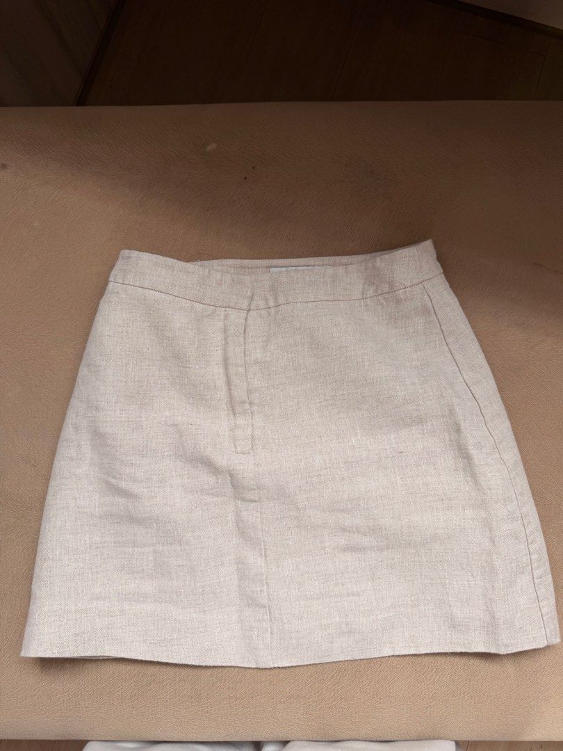EVERNEW Off-white Linen Skirt (Category: Skirts) located in San Juan City. Submitted by elkaytea27 (Listing ID 1461180236, Image 1). Description: Original Price - 4,500 .