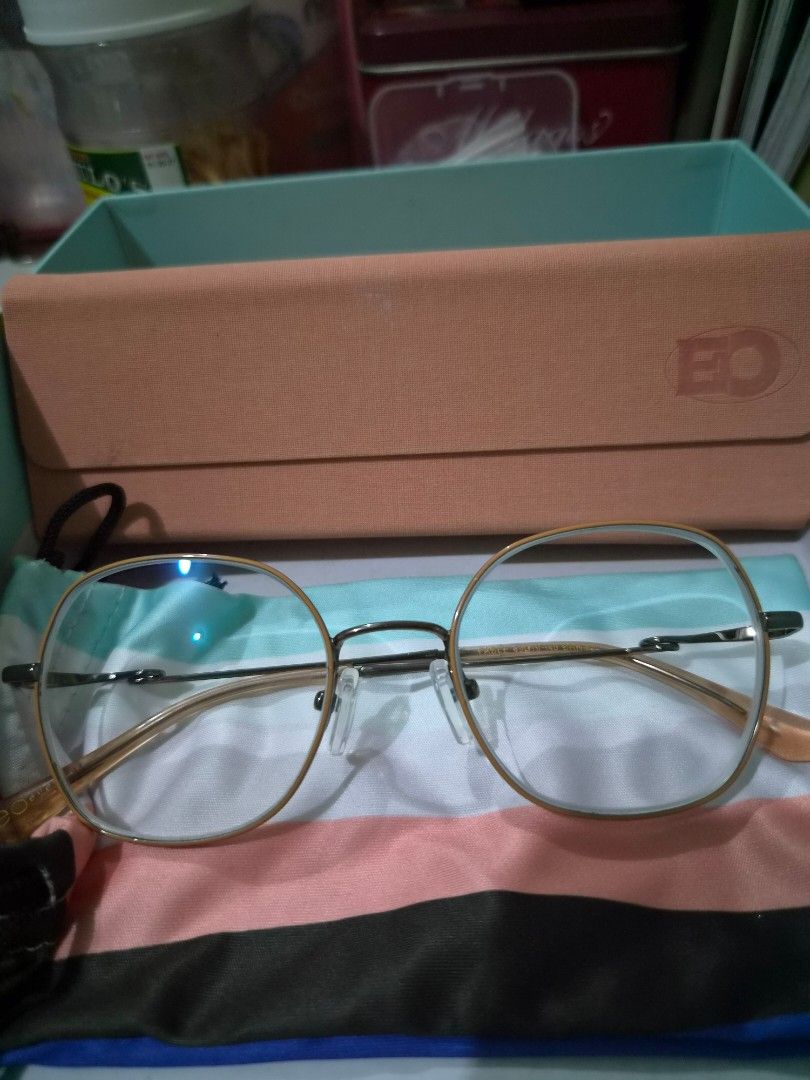Executive Optical Eyeglasses Rose Gold Frame - (Model Fable) (Category: Sunglasses & Eyewear) located in Makati City. Submitted by alinalenn (Listing ID 1461141749, Image 3). Description: Hep me declutter New, never used. Though may grado na yung lens, you can just have it changed sa stores. Bought it as b1t1 sa EO then i realized i like my old frames more. - Rose Gold rim eyeglasses - Clear lenses - Comes with a peach colored case - Includes a s